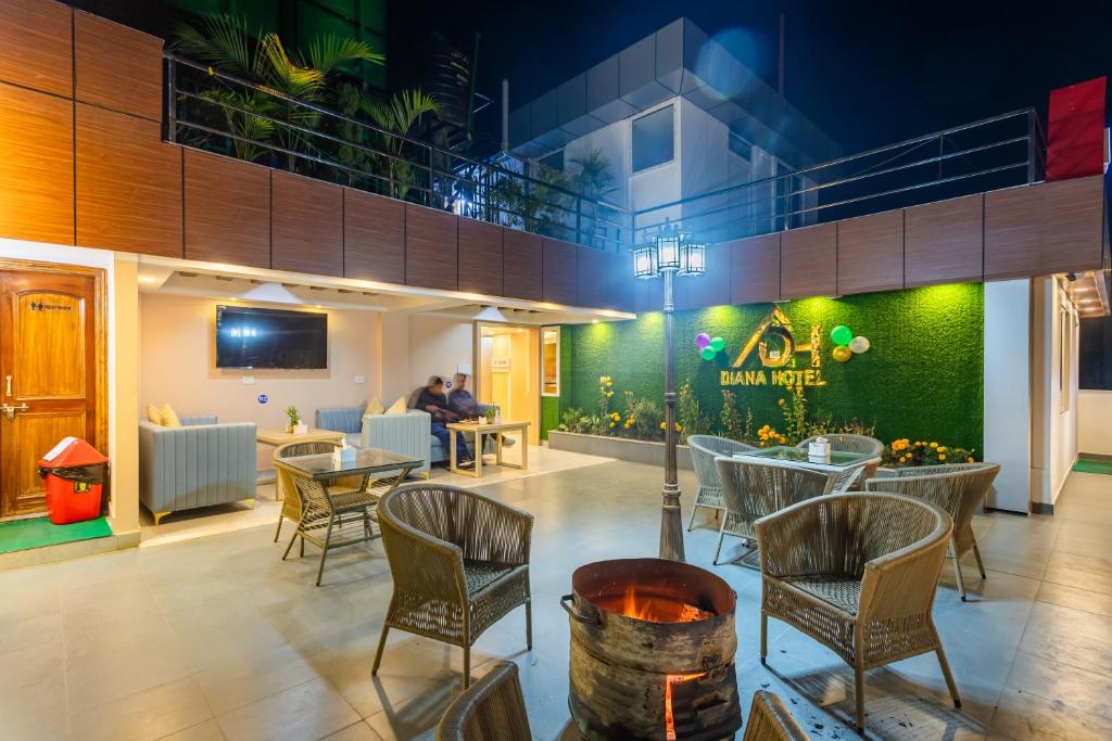TV a/nebo společenská místnost v ubytování Airport Diana Hotel