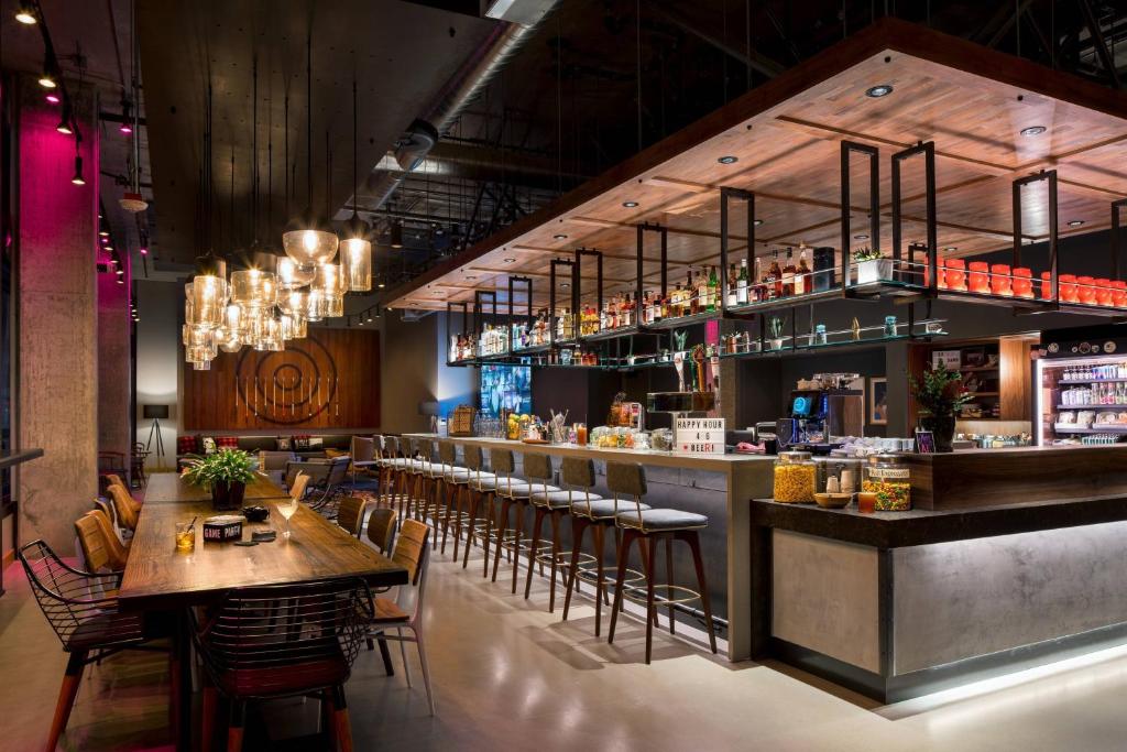 Nápoje v ubytování MOXY Seattle Downtown