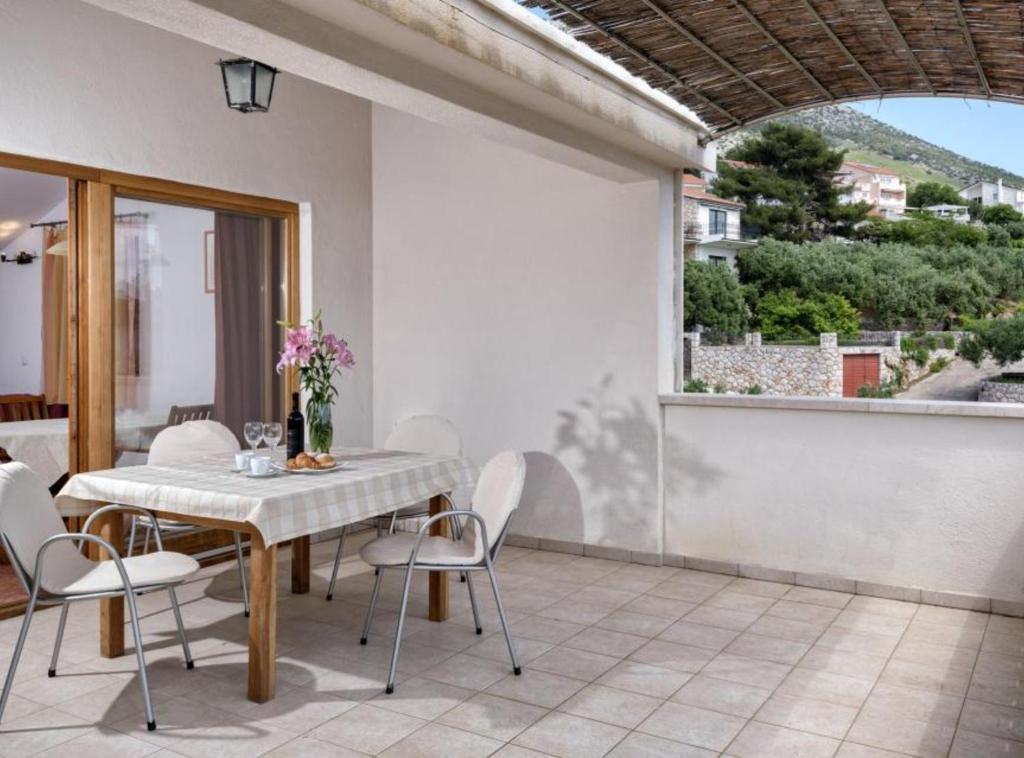 Gallery image of Dolac Green Side Apartments in Hvar