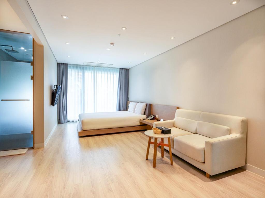Posezení v ubytování Jeju Attirance Hotel & poolvilla