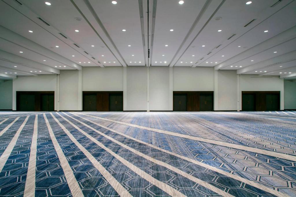 Sheraton Norfolk Waterside Hotel photo