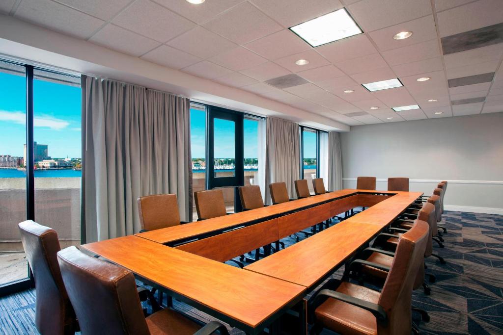 Sheraton Norfolk Waterside Hotel photo