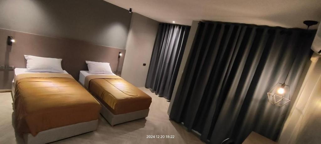 Postel nebo postele na pokoji v ubytování Doze Patong