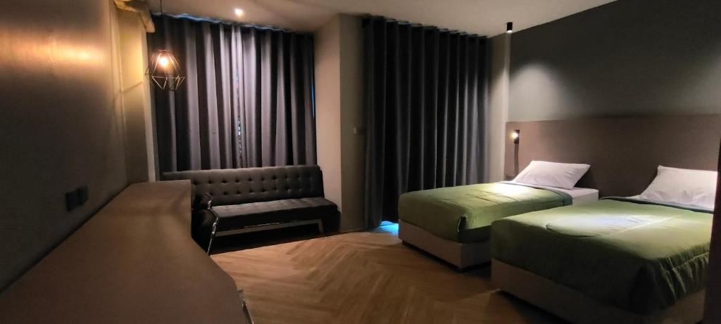 Postel nebo postele na pokoji v ubytování Doze Patong
