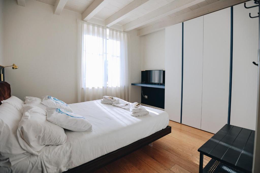 Łóżko lub łóżka w pokoju w obiekcie Ponte dei Voltoni Apartment