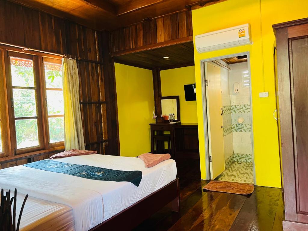 Postel nebo postele na pokoji v ubytování Tharathip Resort Koh Phangan - SHA Plus