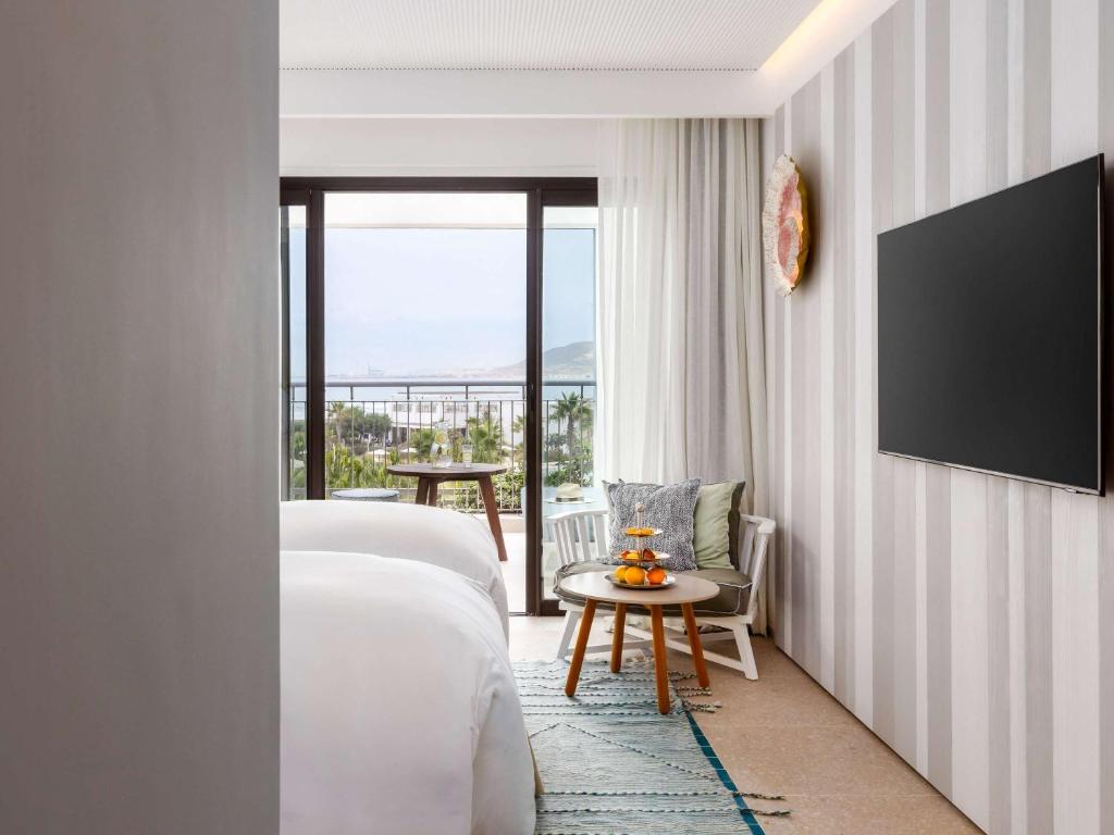 TV a/nebo společenská místnost v ubytování Sofitel Agadir Thalassa Sea & Spa