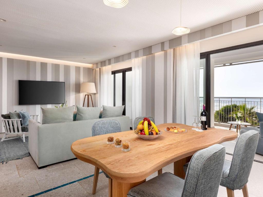TV a/nebo společenská místnost v ubytování Sofitel Agadir Thalassa Sea & Spa