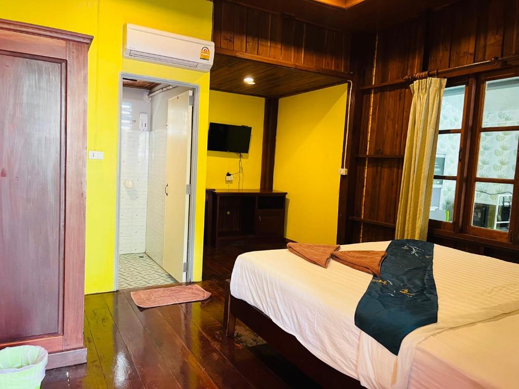 TV a/nebo společenská místnost v ubytování Tharathip Resort Koh Phangan - SHA Plus