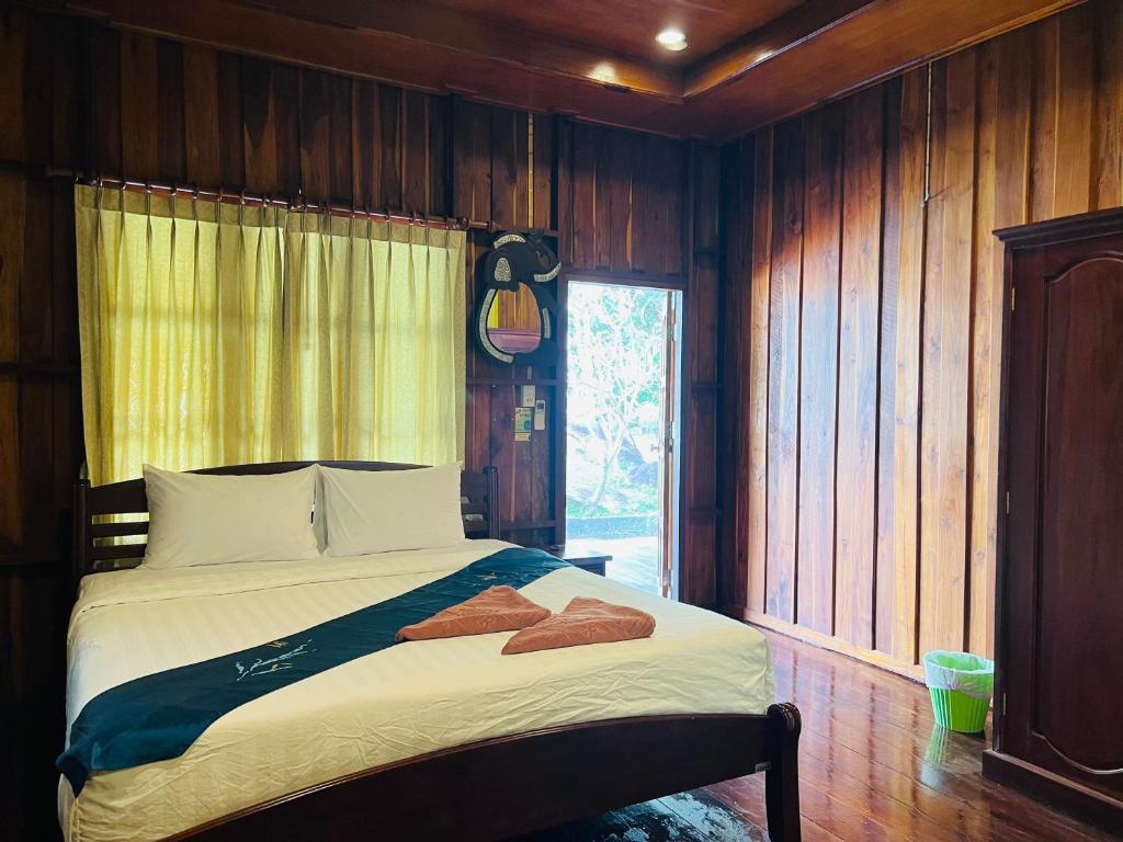 Postel nebo postele na pokoji v ubytování Tharathip Resort Koh Phangan - SHA Plus