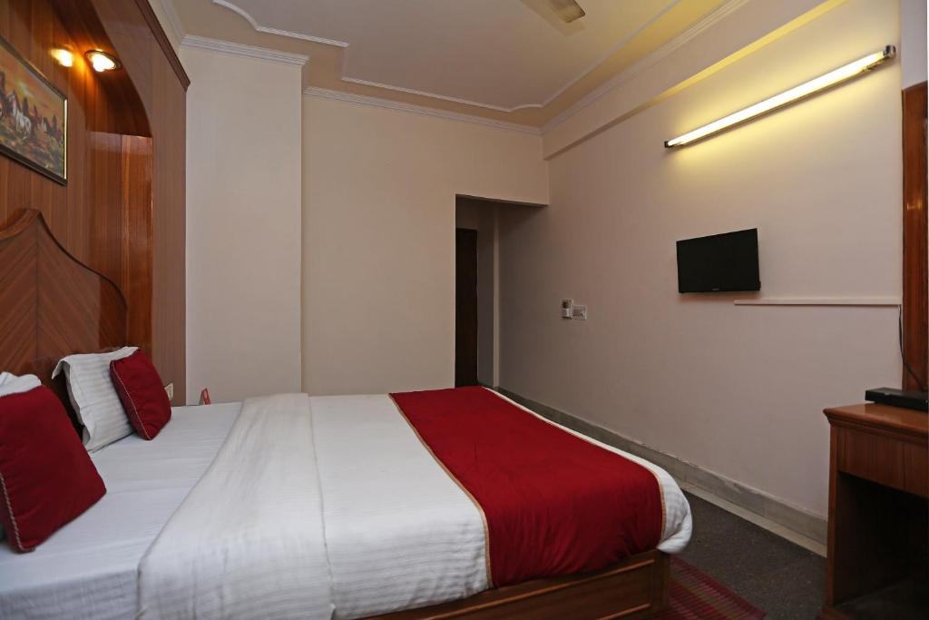 Postel nebo postele na pokoji v ubytování Hotel O Gold Palace