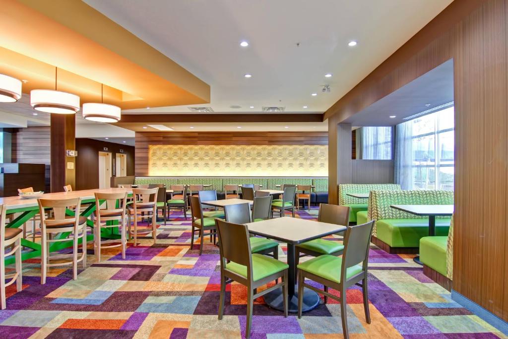 Posezení v ubytování Fairfield Inn & Suites by Marriott Kamloops