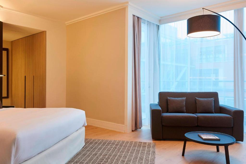 Postel nebo postele na pokoji v ubytování Lyon Marriott Hotel Cité Internationale