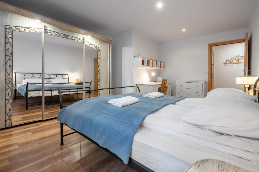 a bedroom with a large bed and a desk at RentPlanet - osiedle Kasprusie in Zakopane