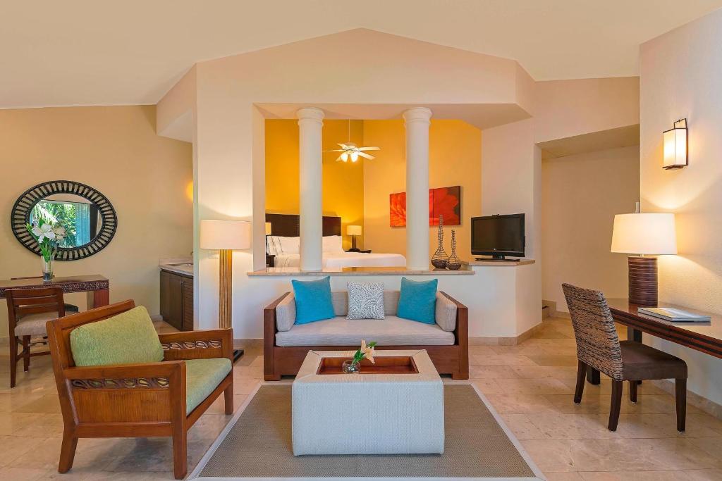 Телевизор и/или развлекательный центр в The Westin Reserva Conchal, an All-Inclusive Golf Resort & Spa
