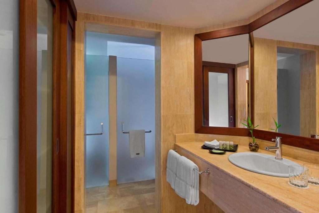 Ванная комната в The Westin Reserva Conchal, an All-Inclusive Golf Resort & Spa