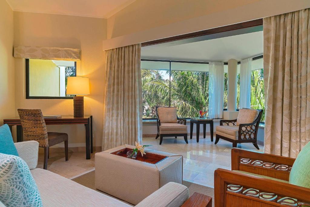 Гостиная зона в The Westin Reserva Conchal, an All-Inclusive Golf Resort & Spa