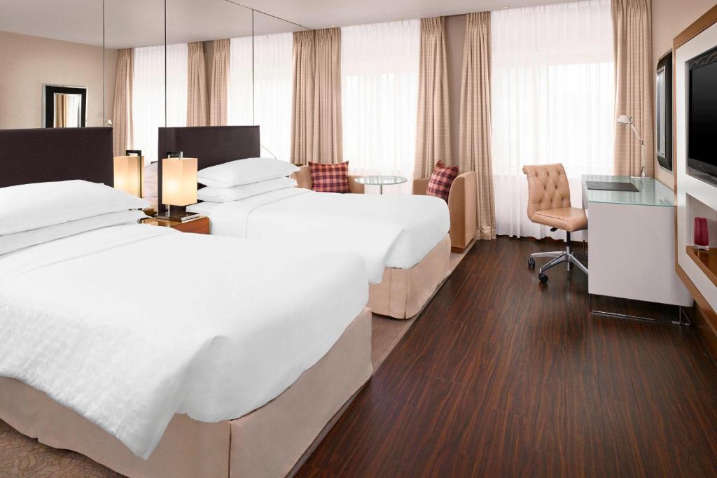 Postel nebo postele na pokoji v ubytování Sheraton Grand Hotel & Spa