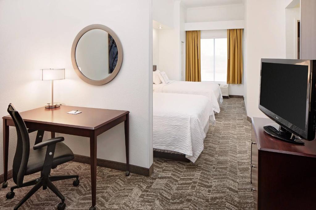 TV a/nebo společenská místnost v ubytování SpringHill Suites by Marriott Ardmore