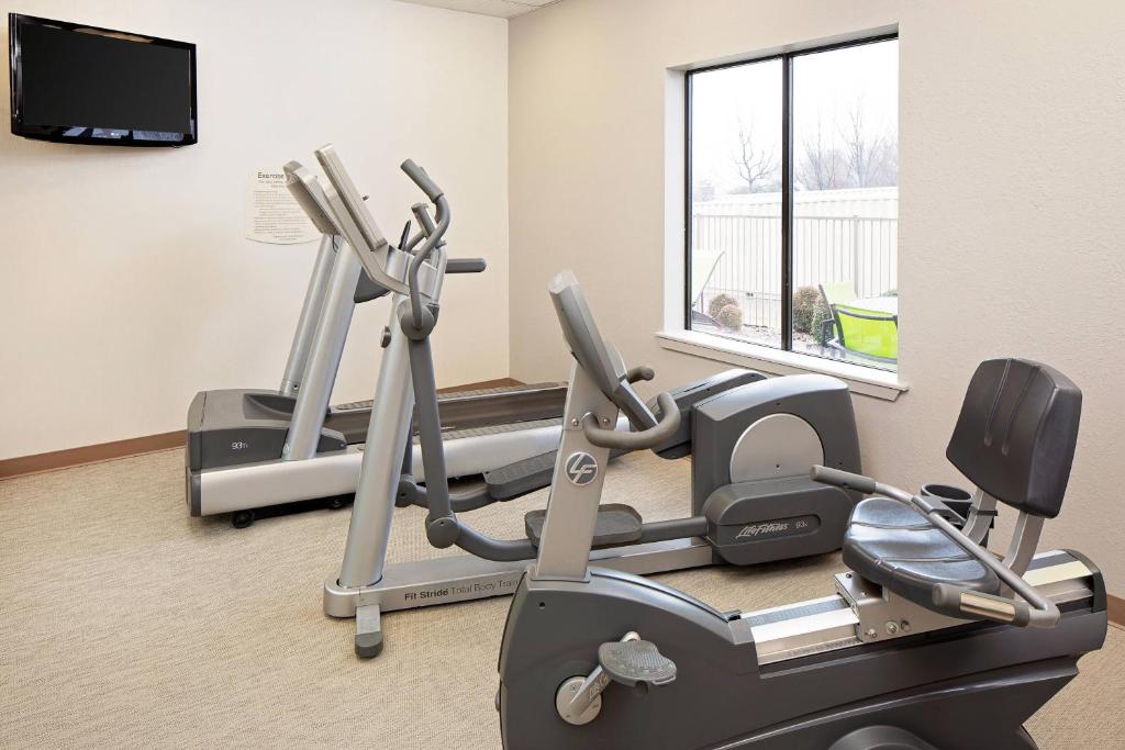 Fitness centrum a/nebo fitness zařízení v ubytování SpringHill Suites by Marriott Ardmore