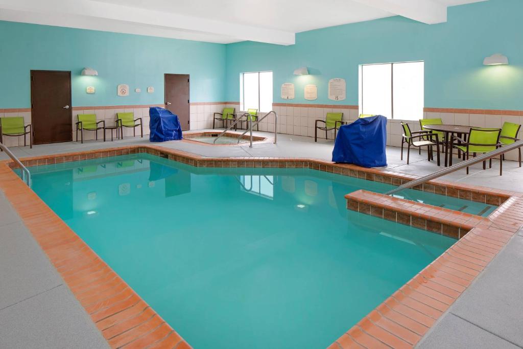 Bazén v ubytování SpringHill Suites by Marriott Ardmore nebo v jeho okolí