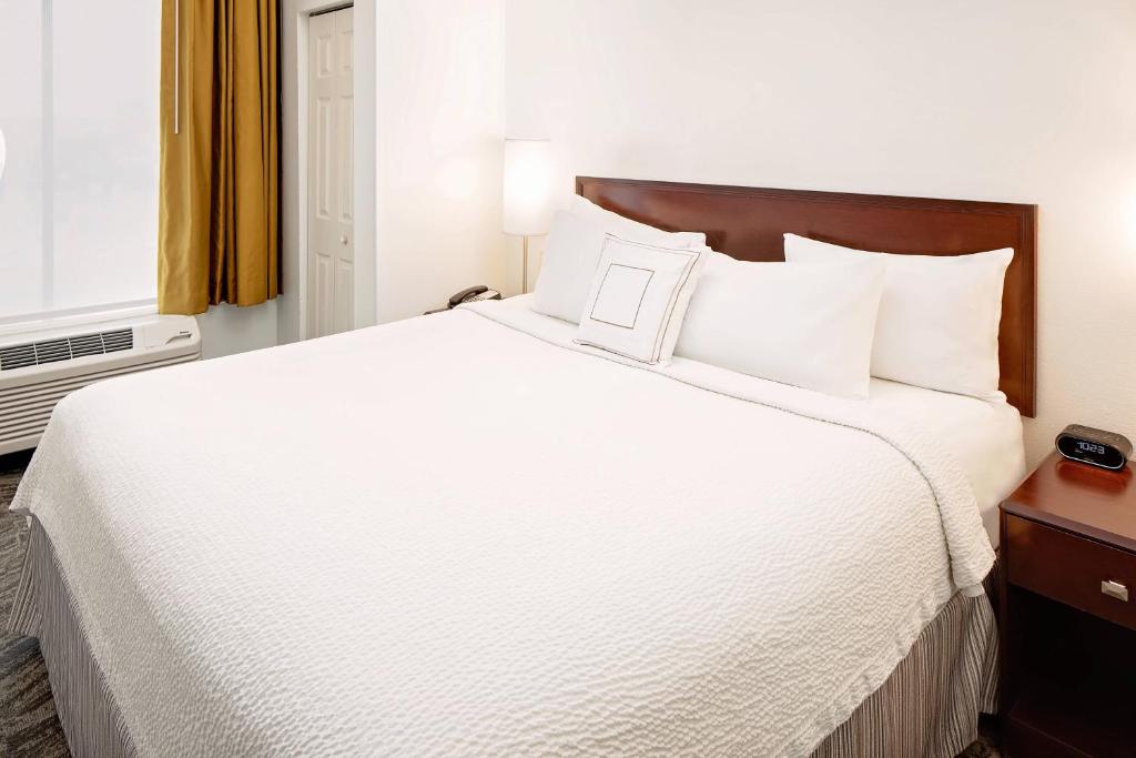 Postel nebo postele na pokoji v ubytování SpringHill Suites by Marriott Ardmore