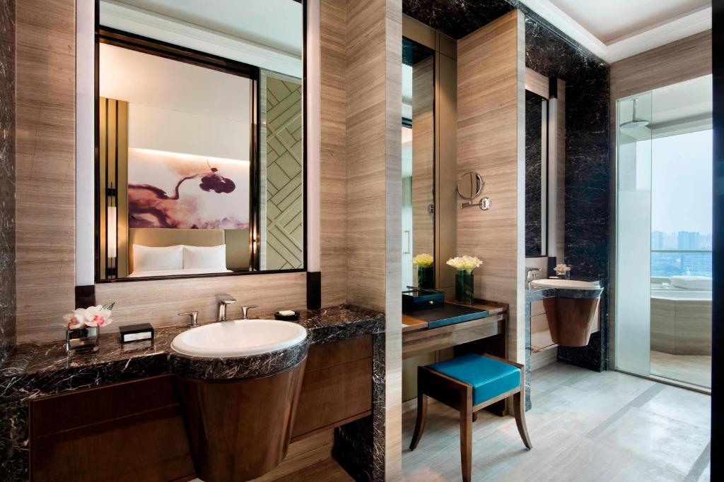 Koupelna v ubytování JW Marriott Hotel Shenzhen Bao'an International Airport