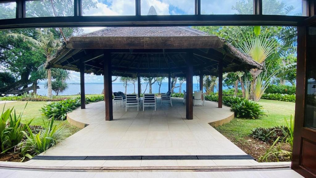 Zahrada ubytování Qualius Lodge is Mele Bays WOW factor and Private Paradise