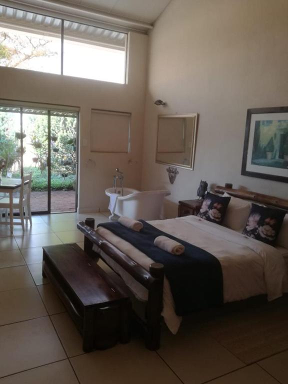 Tzaneen White House Lodge - 带浴室的三个房间