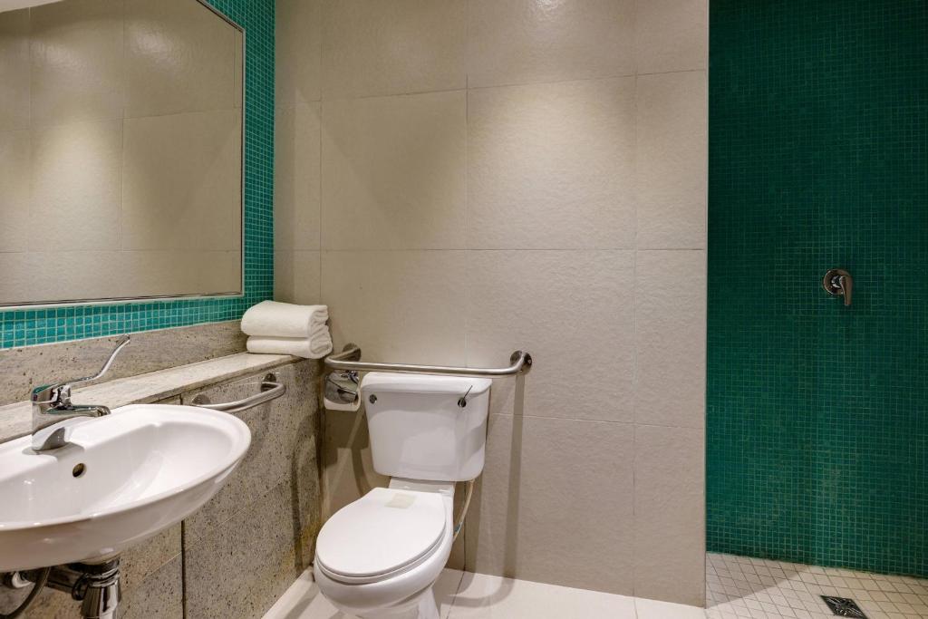 Koupelna v ubytování Protea Hotel by Marriott Benin City Select Emotan