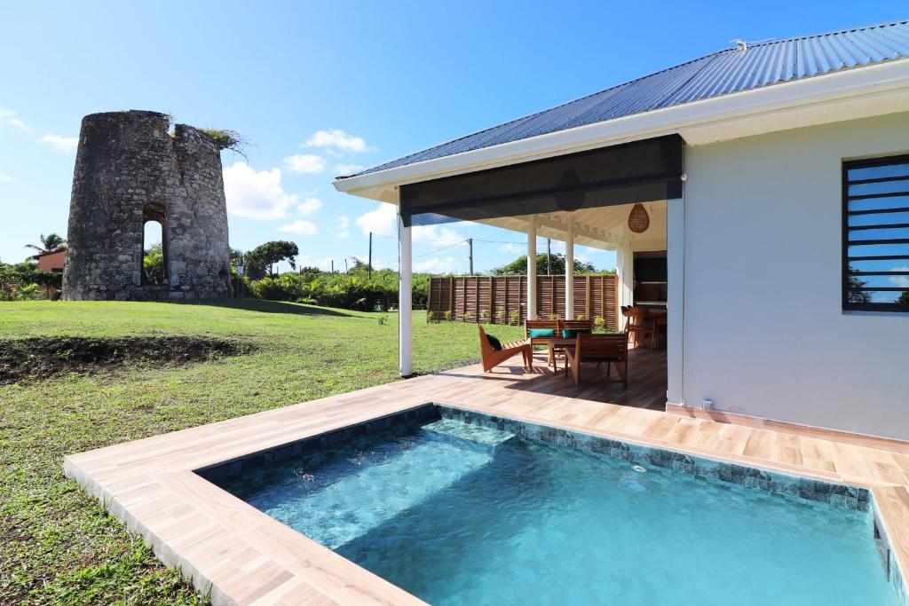 Swimmingpoolen hos eller tæt på Villa Gligli