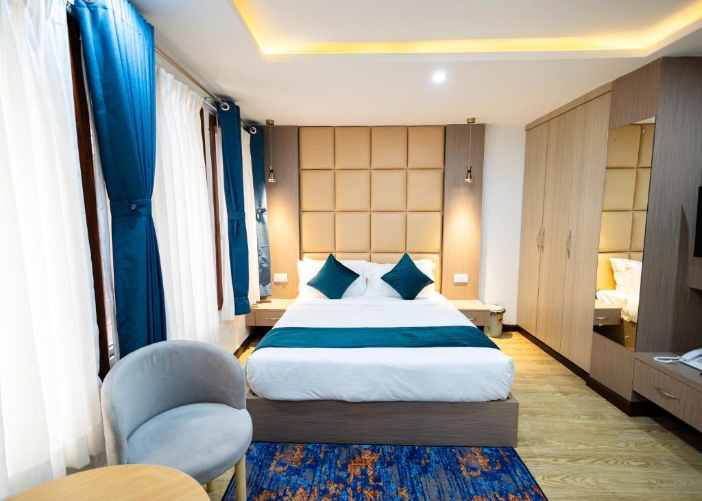Postel nebo postele na pokoji v ubytování SRK Service Apartment And Hotel