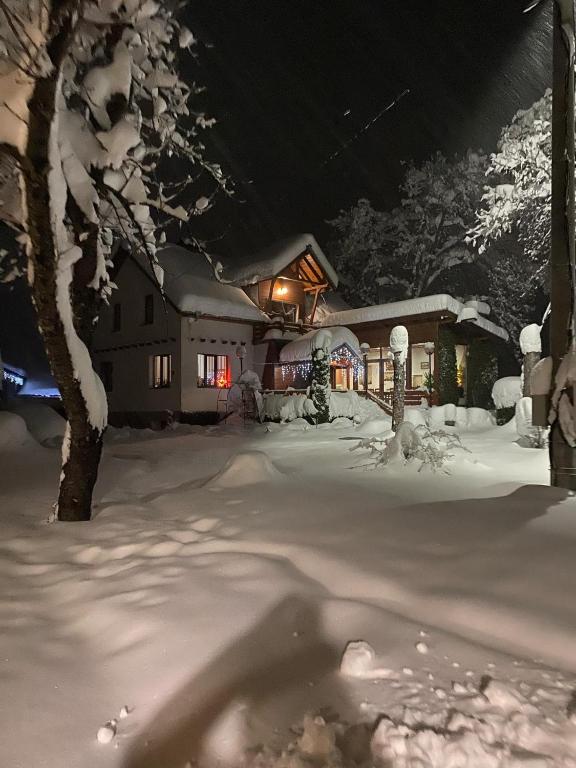 Orehite Guest House v zimě