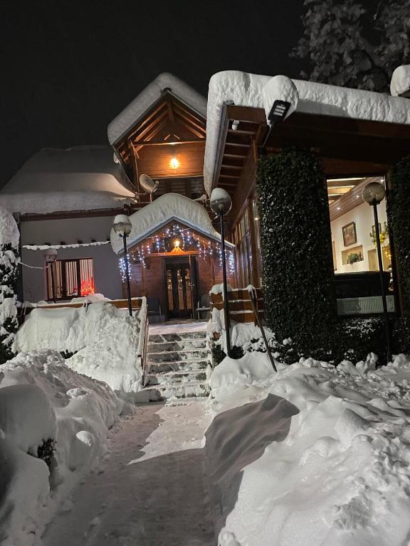 Orehite Guest House v zimě