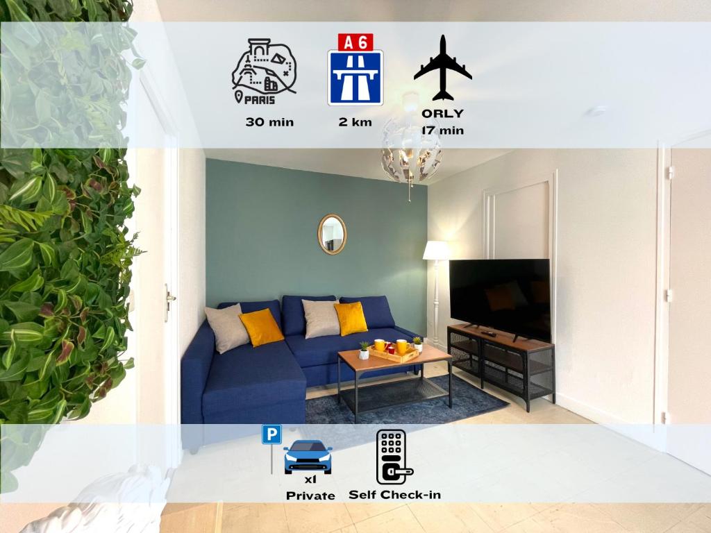 un salon avec un canapé bleu et une table dans l'établissement Les Entrepreneurs - Appartements neufs et spacieux, proche RER C et Aéroport Orly, à Morangis