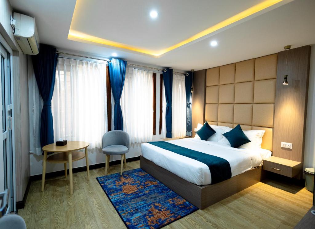 Postel nebo postele na pokoji v ubytování SRK Service Apartment And Hotel