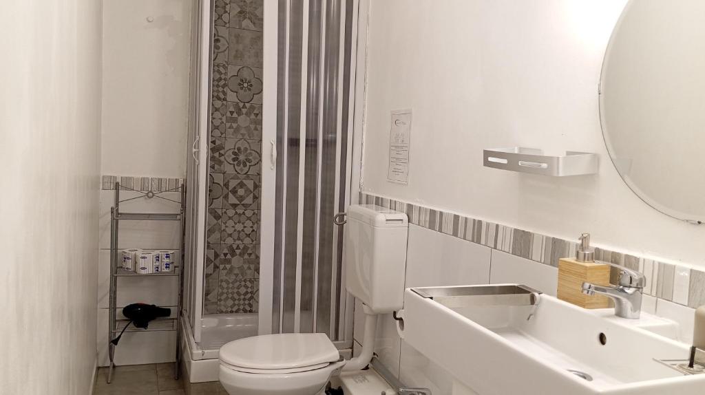 A bathroom at CconfortHotels Host Dolci Risvegli