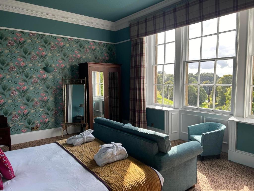 Postel nebo postele na pokoji v ubytování Shrigley Hall Hotel