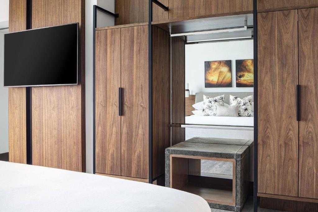 Odessa Marriott Hotel & Conference Center - Suite King De Canto Com 1 Quarto