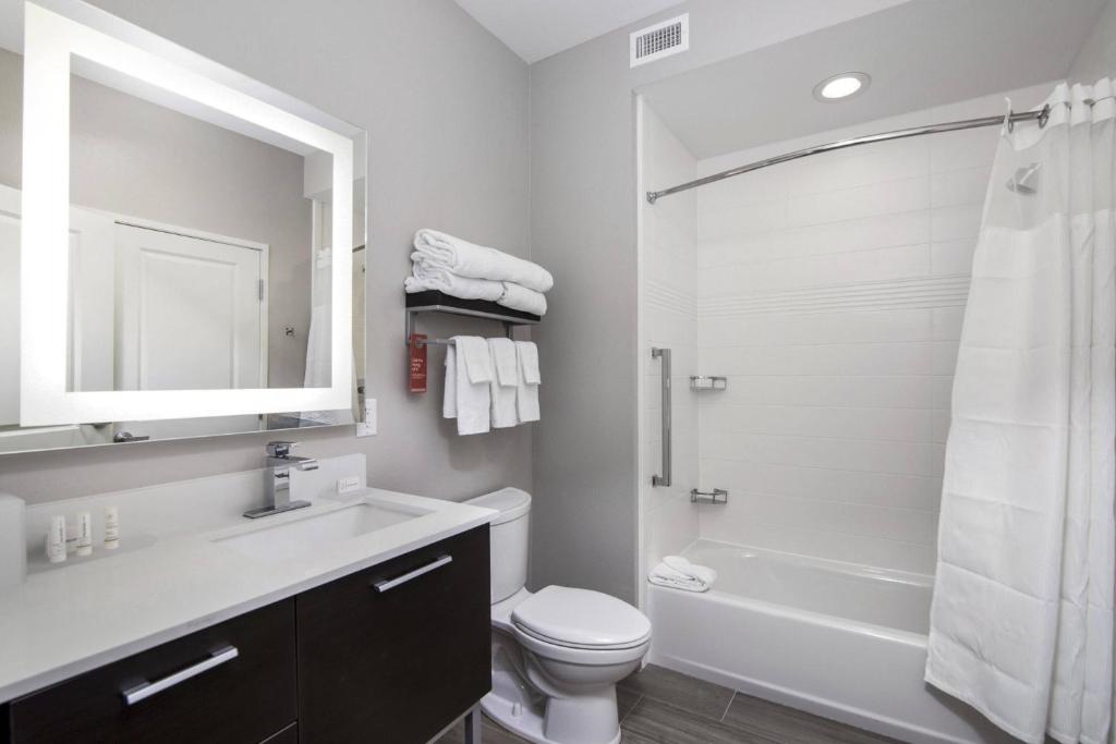 TownePlace Suites by Marriott Houston Hobby Airport photo