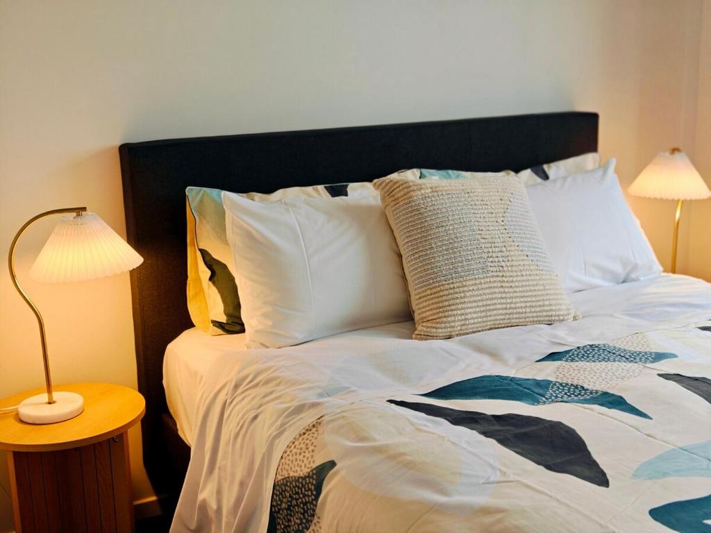 Modern Comfort in Hillcrest - Resim 25