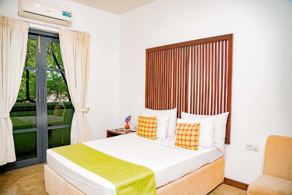 Postel nebo postele na pokoji v ubytování Gimanhala Hotel