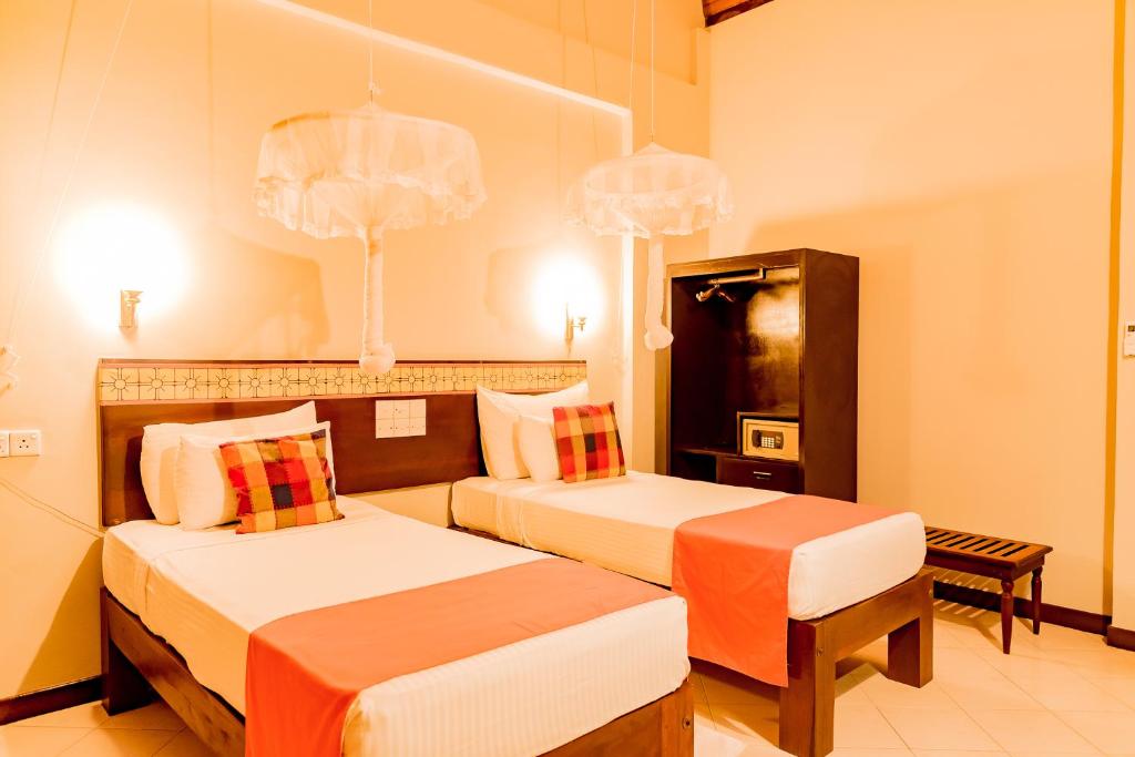Postel nebo postele na pokoji v ubytování Gimanhala Hotel