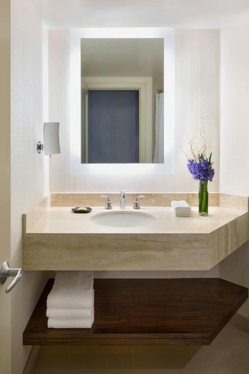 Sheraton Vancouver Wall Centre - Resim 3