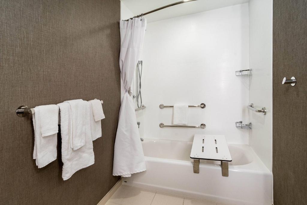 SpringHill Suites By Marriott Charleston Airport & Convention Center photo
