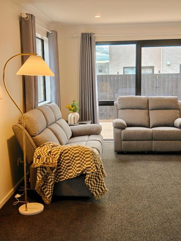 Modern Comfort in Hillcrest - Resim 14