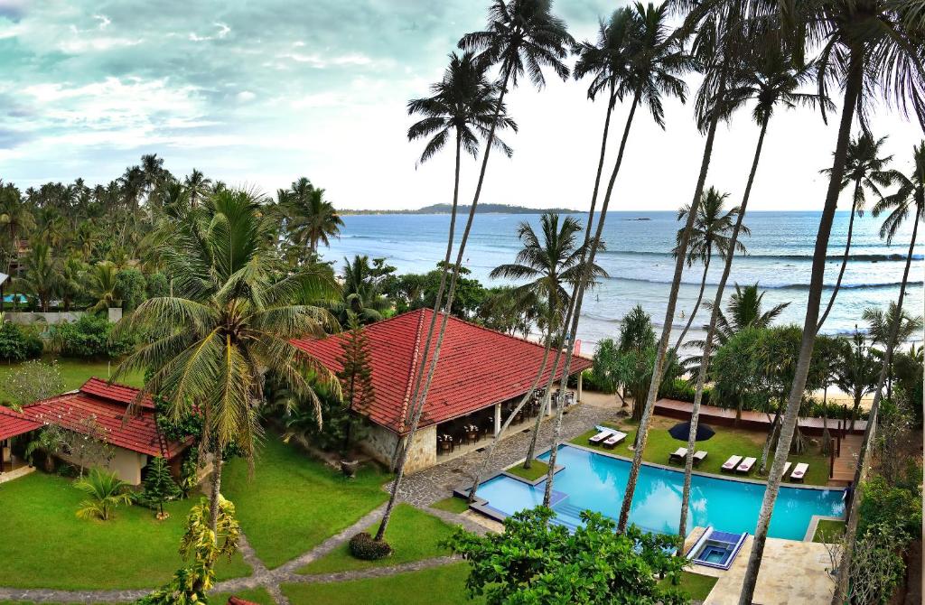 Bazén v ubytování Weligama Bay Resort nebo v jeho okolí