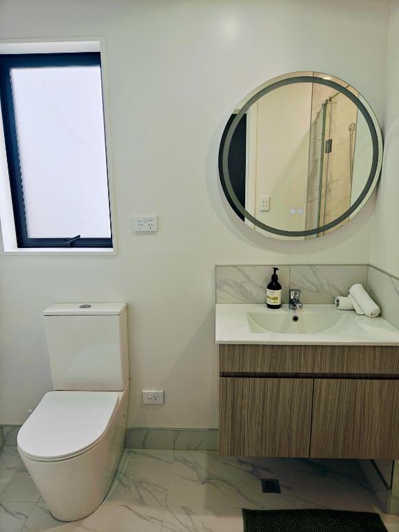 Modern Comfort in Hillcrest - Resim 12