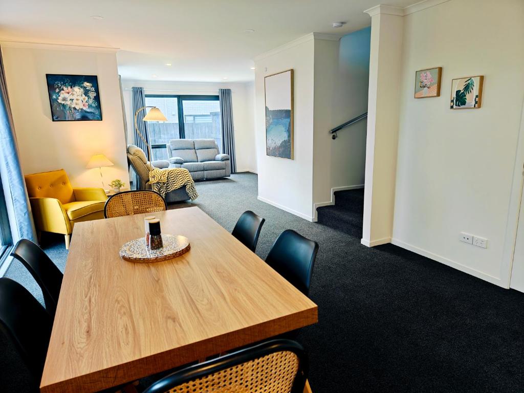 Modern Comfort in Hillcrest - Resim 4