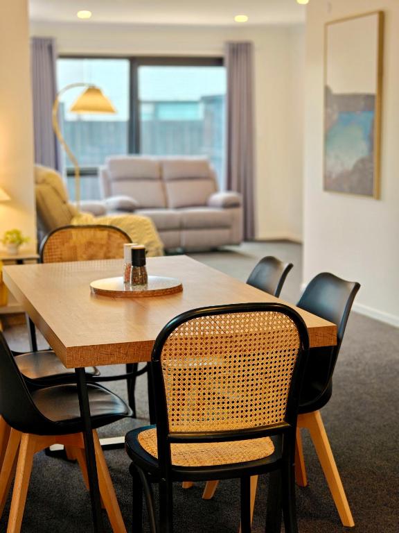 Modern Comfort in Hillcrest - Resim 11